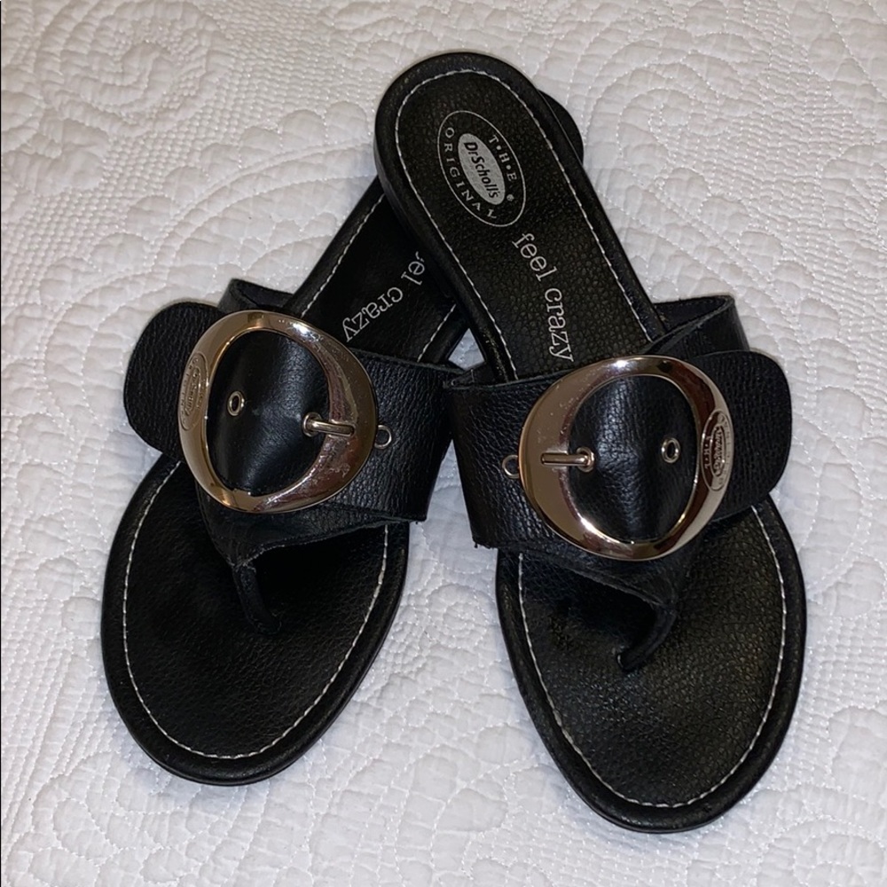 Dr. Scholl’s black leather buckle thong sandals